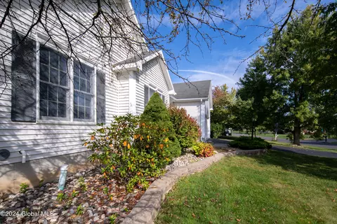 34 Stony Brook Dr, Selkirk, NY 12158 photo 45