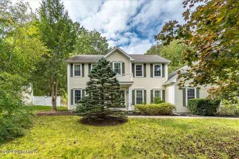 30 Spruce St, Clifton Park, NY 12065