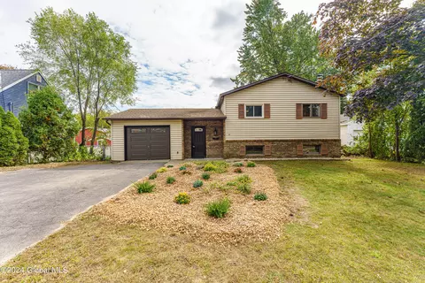 19 Launfal St, Albany, NY 12205