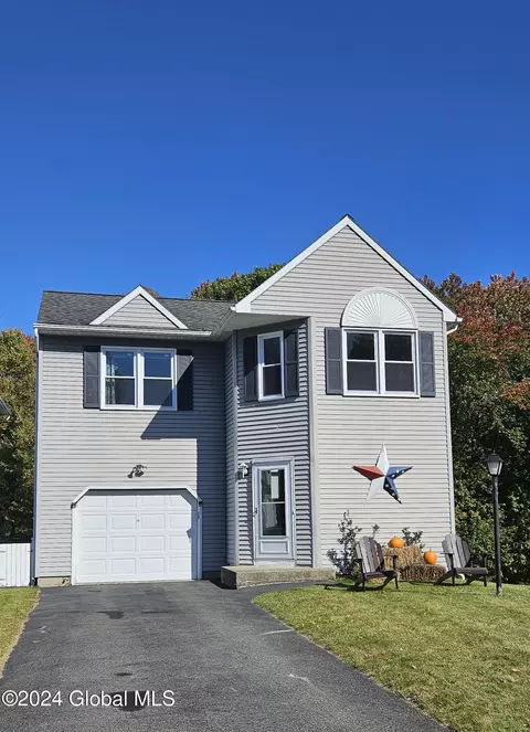 75 Cooks Ct, Waterford, NY 12188