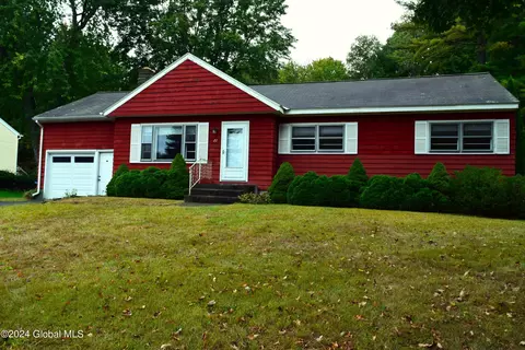 22 Komar Dr, Ballston Lake, NY 12019