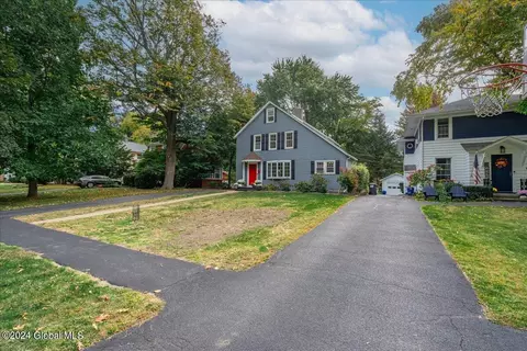 1154 N Country Club Dr, Niskayuna, NY 12309
