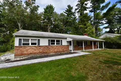 41 Blue Spruce Ln, Ballston Lake, NY 12019