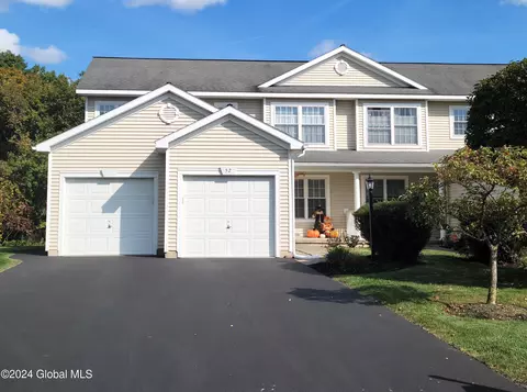 52 Patroon Pointe Dr, Rensselaer, NY 12144