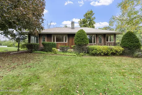5 Kling Ter, Voorheesville, NY 12186