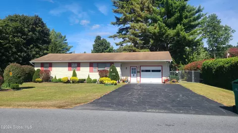 1 Kiley Ln, Queensbury, NY 12804