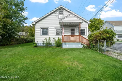 236 Saratoga Ave, Mechanicville, NY 12118