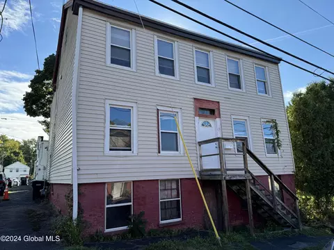 63 13th St, Troy, NY 12180
