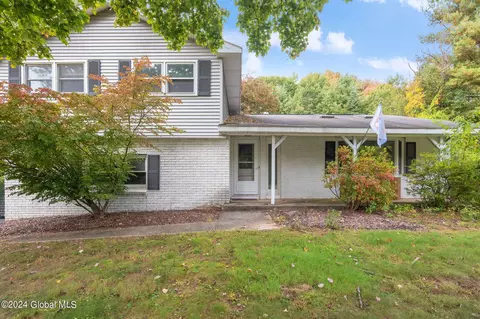 3 Maryanne Dr, Clifton Park, NY 12065
