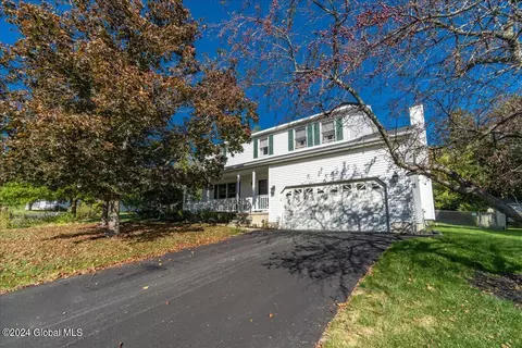 3 Kelshawn Ct, Latham, NY 12110
