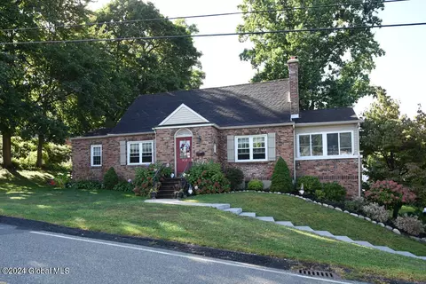 312 Hudson Ave E, Rensselaer, NY 12144