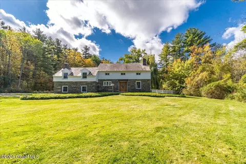 1189 Mohawk Rd, Niskayuna, NY 12309