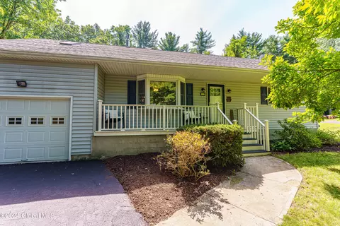 10 Raspberry Dr, Malta, NY 12020 photo 1