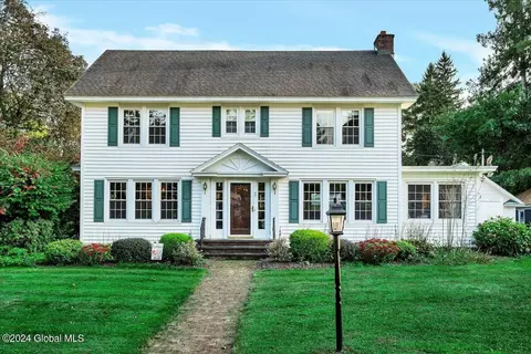 98 Oakland Ave, Gloversville, NY 12078