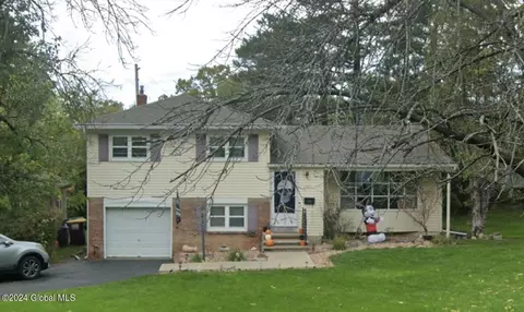 2170 Webster Dr, Schenectady, NY 12309