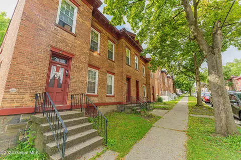 34 Vliet St, Cohoes, NY 12047