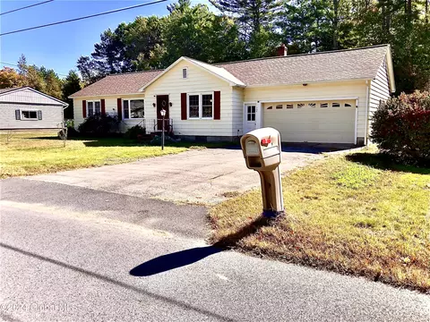 109 Eggleston St, Corinth, NY 12822