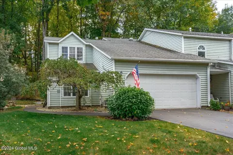 9 Sandalwood Ct, Albany, NY 12208