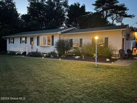 15 Roberts Dr, Troy, NY 12180