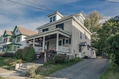 39 Mcclellan Ave, Amsterdam, NY 12010