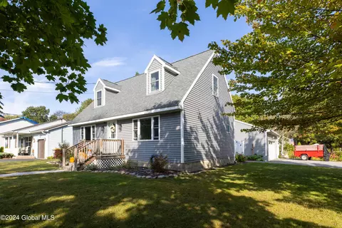 26 Arlington St, Glens Falls, NY 12801