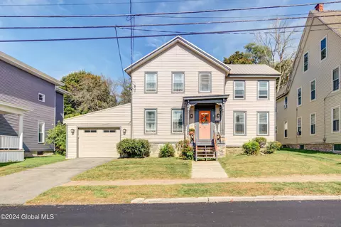 9 E Montgomery St, Johnstown, NY 12095
