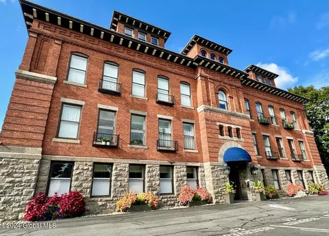 77 Van Dam St #407, Saratoga Springs, NY 12866