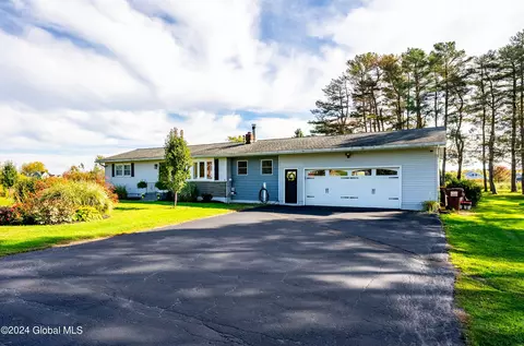 102 Johnson Rd, Mechanicville, NY 12118