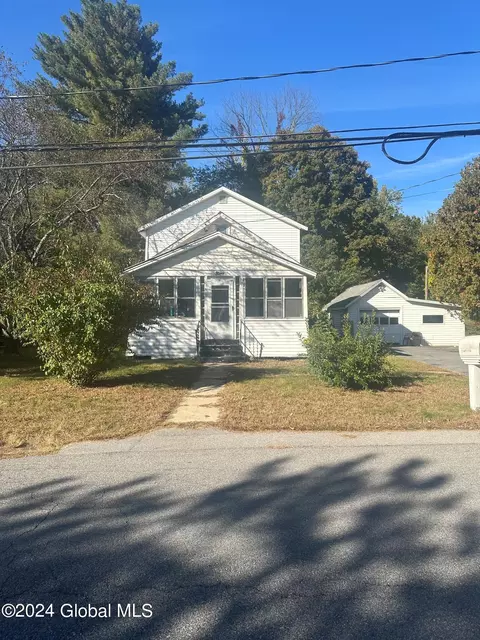 9 Carpenter Ln, Saratoga Springs, NY 12866