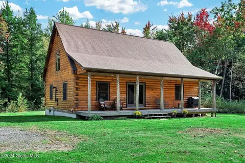 133 Foster Rd, Cropseyville, NY 12052