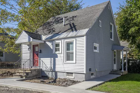 16 Liberty Pl, Hudson Falls, NY 12839