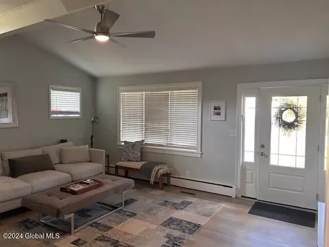 Entry Way - 332 Ferris Rd, Schenectady, NY 12304 photo 3 of 9