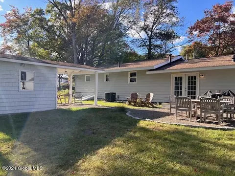 Exterior - 332 Ferris Rd, Schenectady, NY 12304 photo 6 of 7