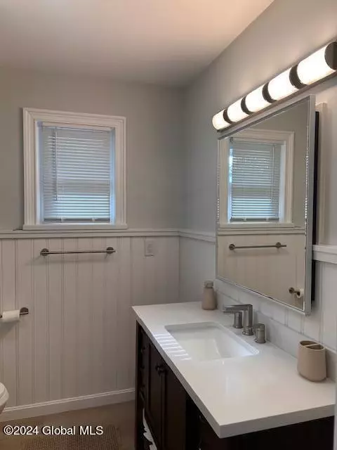 Bath - 332 Ferris Rd, Schenectady, NY 12304 photo 1 of 6