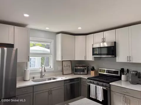 Kitchen - 332 Ferris Rd, Schenectady, NY 12304 photo 2 of 3