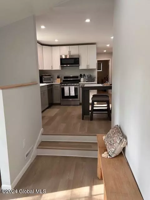 Entry Way - 332 Ferris Rd, Schenectady, NY 12304 photo 6 of 9