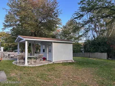 Exterior - 332 Ferris Rd, Schenectady, NY 12304 photo 7 of 7