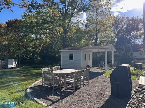 Exterior - 332 Ferris Rd, Schenectady, NY 12304 photo 3 of 7