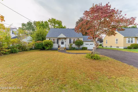 1116 Barber Dr, Schenectady, NY 12303