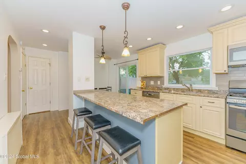 1116 Barber Dr, Schenectady, NY 12303 photo 12