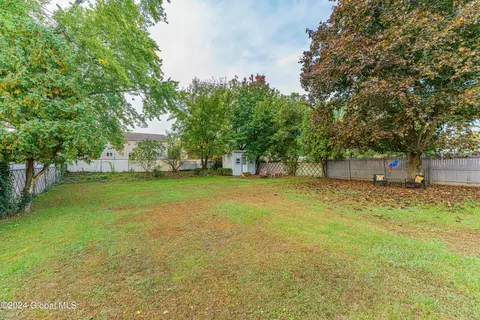 1116 Barber Dr, Schenectady, NY 12303 photo 33