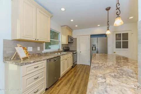 1116 Barber Dr, Schenectady, NY 12303 photo 10