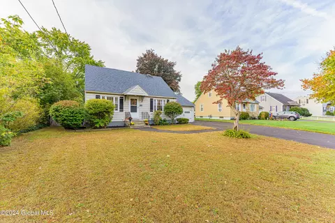 1116 Barber Dr, Schenectady, NY 12303 photo 2