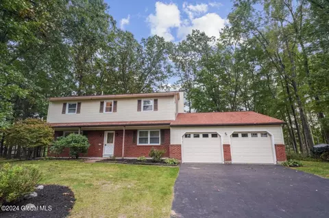 3 Bay Hill Ct, Clifton Park, NY 12065