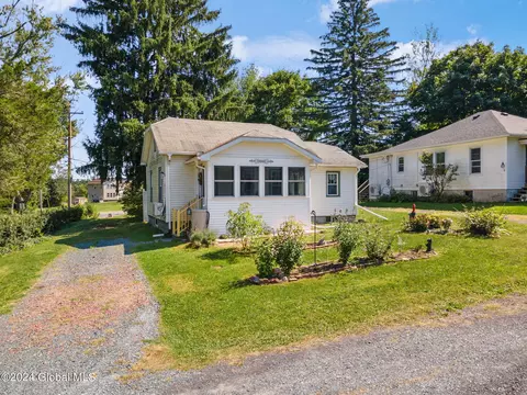 6 Willowbrook Ave, Selkirk, NY 12158