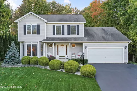 26 Wallflower Dr, Rexford, NY 12148