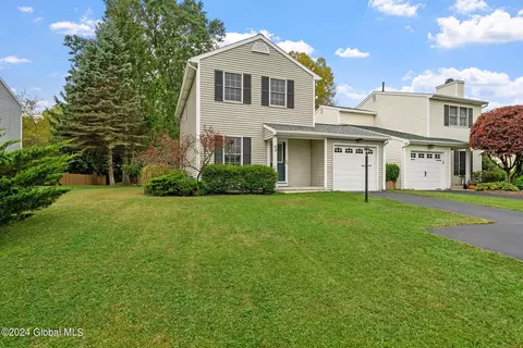 48 Cooks Ct, Halfmoon, NY 12188