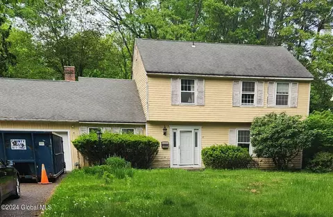 18 Carriage Rd, Delmar, NY 12054