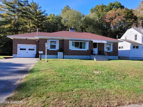 124 Henrietta Blvd, Amsterdam, NY 12010