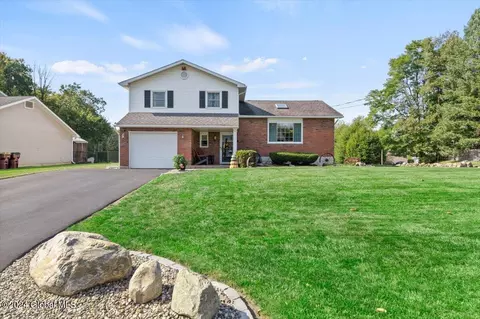 85 Fairlawn Dr, Latham, NY 12110